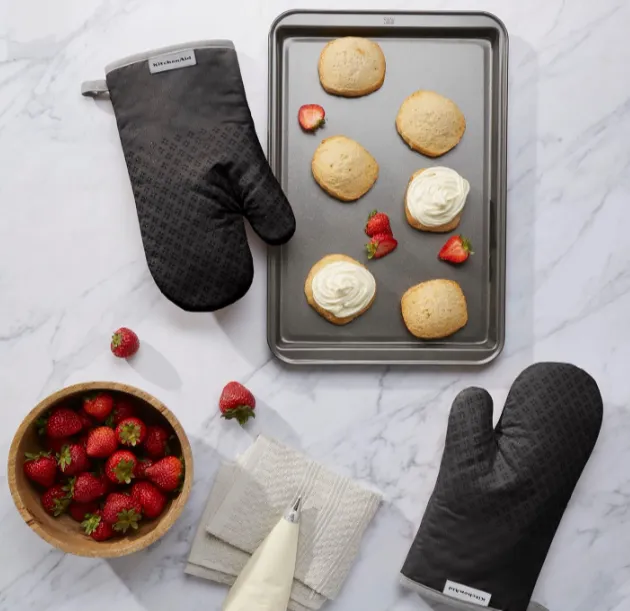 KitchenAid Asteroid Oven Mitt Set - Image 3